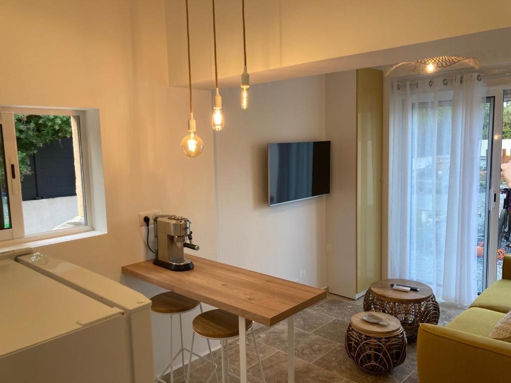 Charmant Studio dans villa - parking - jardin La Seyne-sur-Mer Extérieur photo